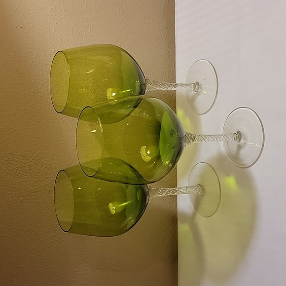 Source Unknown Dining Set Of Three Air Twist Stem Green Bowl Wine